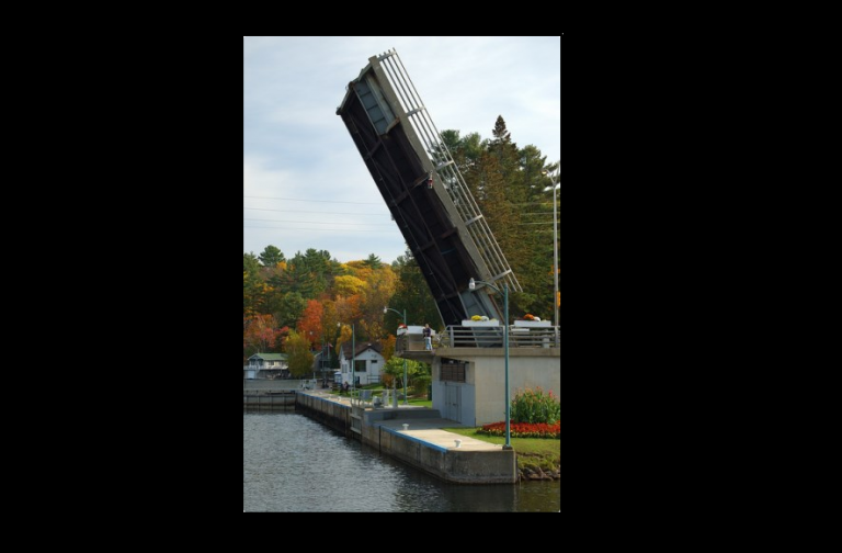 Port Carling Large Lock closed from Monday to November 1st