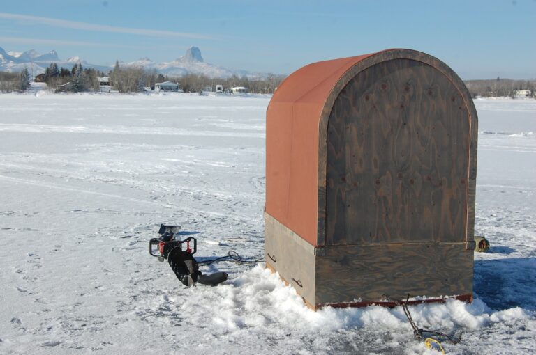 MNRF reminds to remove ice fishing huts