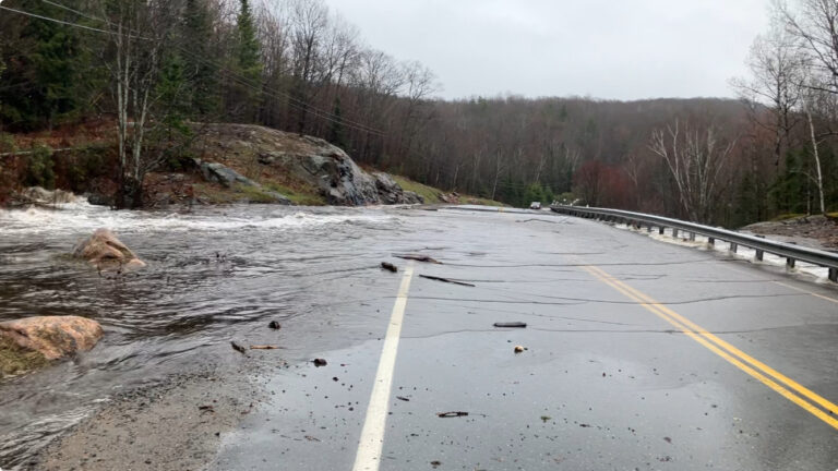 Highway 118 fully closed in Highlands East  